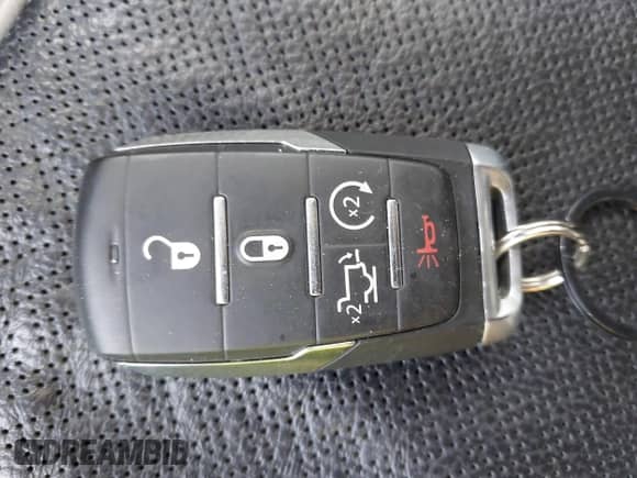 2020 Ram 1500 Laramie z VIN 1C6SRFRT4LN352298, wystawiony jako IAAI lot #43097857 z przebiegiem 59 894 mil mil oraz . Historia ofert i sprzedaży dostępna na DreamBid. Obrazek 11.