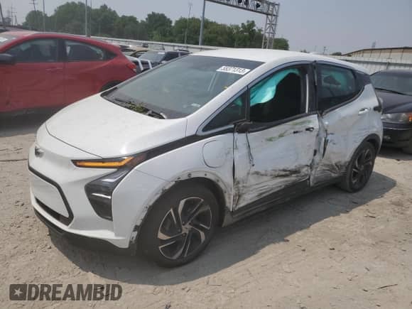 2022 Chevrolet Bolt EV 1LT z VIN 1G1FW6S02N4100473, wystawiony jako Copart lot #55371313 z przebiegiem 56 608 mil mil oraz . Historia ofert i sprzedaży dostępna na DreamBid. Obrazek 1.