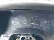 1996 Chevrolet Blazer z VIN 1GNDT13W8T2185929, wystawiony jako IAAI lot #43297854 z przebiegiem 182 430 mil mil oraz . Historia ofert i sprzedaży dostępna na DreamBid. Obrazek 7.