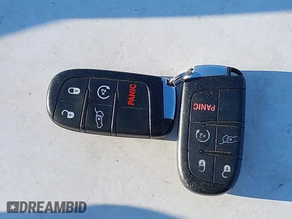 2015 Jeep Grand Cherokee Overland z VIN 1C4RJFCG6FC613232, wystawiony jako IAAI lot #43476794 z przebiegiem 106 697 mil mil oraz . Historia ofert i sprzedaży dostępna na DreamBid. Obrazek 11.