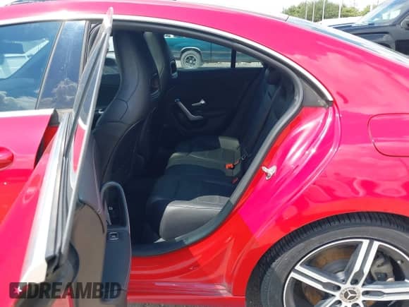 2020 Mercedes-Benz CLA 250 z VIN WDD5J4GB6LN061268, wystawiony jako IAAI lot #43109829 z przebiegiem 134 135 mil mil oraz . Historia ofert i sprzedaży dostępna na DreamBid. Obrazek 8.