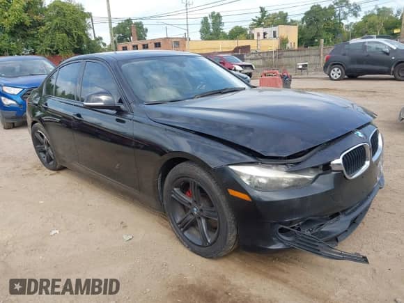 2015 BMW 3 Series 328i z VIN WBA3A5C54FF606600, wystawiony jako IAAI lot #43193224 z przebiegiem 136 632 mil mil oraz . Historia ofert i sprzedaży dostępna na DreamBid. Obrazek 1.