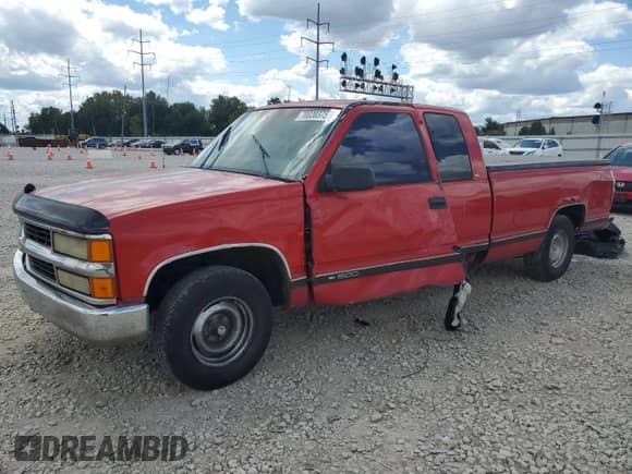 1998 Chevrolet Silverado 1500 z VIN 1GCEC19R2WE165144, wystawiony jako Copart lot #70020375 z przebiegiem 354 838 mil mil oraz Szkoda całkowita • Salvage title. Historia ofert i sprzedaży dostępna na DreamBid. Obrazek 1.