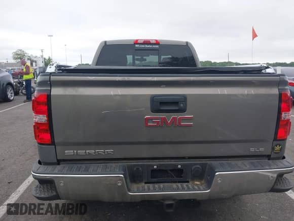 2017 GMC Sierra 1500 SLE with VIN 1GTV2MEC4HZ235499, listed as a IAAI auction lot 42247070 with 155,704 mi miles and . Bid and sale history available at DreamBid. Image 18.