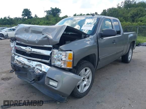2007 Chevrolet Silverado 1500 LTZ with VIN 1GCEC19037Z591985, listed as a IAAI auction lot 43320583 with 273,703 mi miles and . Bid and sale history available at DreamBid. Image 17.
