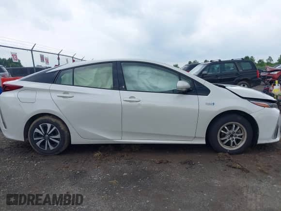 2018 Toyota Prius Plus z VIN JTDKARFP9J3098945, wystawiony jako IAAI lot #42471552 z przebiegiem 164 405 mil mil oraz . Historia ofert i sprzedaży dostępna na DreamBid. Obrazek 14.
