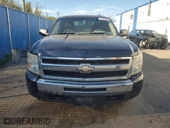 2010 Chevrolet Silverado 1500 LS with VIN 1GCSKREA6AZ126109, listed as a Copart auction lot 82189835 with 269,609 mi miles and Clean title. Bid and sale history available at DreamBid. Image 5.