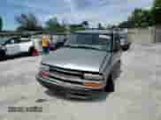 2000 Chevrolet Blazer LS z VIN 1GNCS13W2Y2395156, wystawiony jako Copart lot #65617525 z przebiegiem 140 108 mil mil oraz Szkoda całkowita • Salvage title. Historia ofert i sprzedaży dostępna na DreamBid. Obrazek 14.