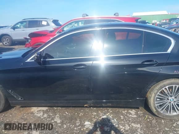 2019 BMW 5 Series 530i с VIN WBAJA5C53KBX46825, выставлен на аукционе IAAI как лот 42670532 с пробегом 65 190 миль миль и . История ставок и продаж доступна на DreamBid. Изображение 15.