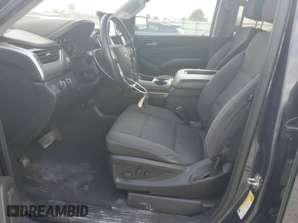2019 Chevrolet Tahoe LS z VIN 1GNSKAKC2KR338635, wystawiony jako Copart lot #63551594 z przebiegiem Nie podano mil oraz Szkoda całkowita • Salvage title. Historia ofert i sprzedaży dostępna na DreamBid. Obrazek 7.