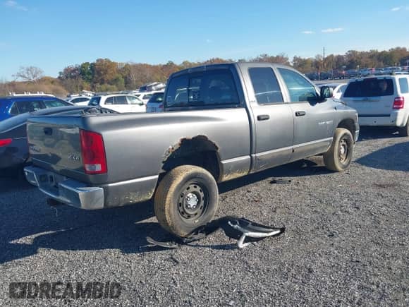 2002 Dodge 1500 z VIN 3D7HU18N52G167097, wystawiony jako IAAI lot #43551064 z przebiegiem Nie podano mil oraz . Historia ofert i sprzedaży dostępna na DreamBid. Obrazek 4.