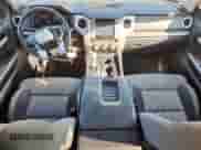 2019 Toyota Tundra SR5 z VIN 5TFDY5F17KX829794, wystawiony jako Copart lot #84606575 z przebiegiem 125 987 mil mil oraz Szkoda całkowita • Salvage title. Historia ofert i sprzedaży dostępna na DreamBid. Obrazek 8.