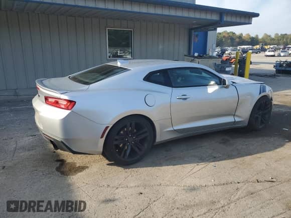 2017 Chevrolet Camaro 1LS z VIN 1G1FA1RX2H0127611, wystawiony jako Copart lot #81005545 z przebiegiem 64 354 mil mil oraz Szkoda całkowita • Salvage title. Historia ofert i sprzedaży dostępna na DreamBid. Obrazek 3.