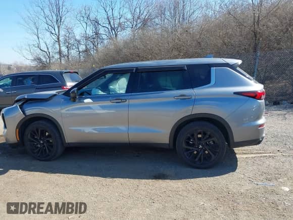 2023 Mitsubishi Outlander SEL z VIN JA4J4VA80PZ014751, wystawiony jako IAAI lot #41773106 z przebiegiem 20 980 mil mil oraz . Historia ofert i sprzedaży dostępna na DreamBid. Obrazek 15.