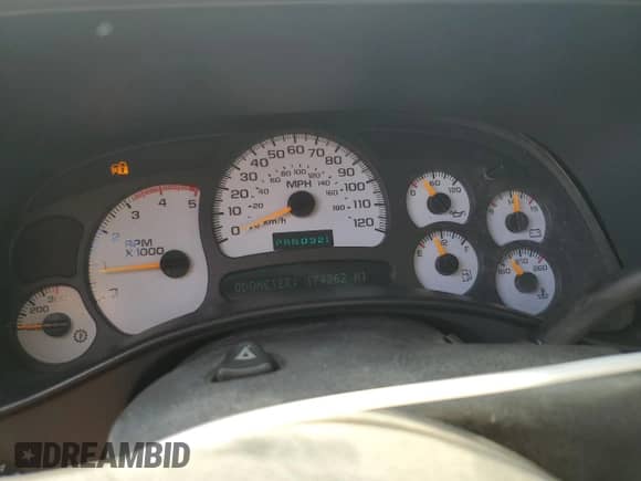 2004 Chevrolet Silverado 2500HD LS z VIN 1GCHK23174F153085, wystawiony jako Copart lot #86464905 z przebiegiem 174 262 mil mil oraz Czysty tytuł • Clean title. Historia ofert i sprzedaży dostępna na DreamBid. Obrazek 9.