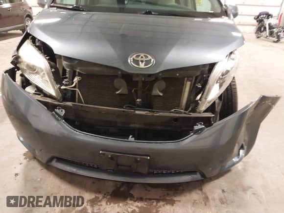 2014 Toyota Sienna XLE с VIN 5TDYK3DC4ES441993, выставлен на аукционе IAAI как лот 43169721 с пробегом 142 481 миль миль и . История ставок и продаж доступна на DreamBid. Изображение 6.