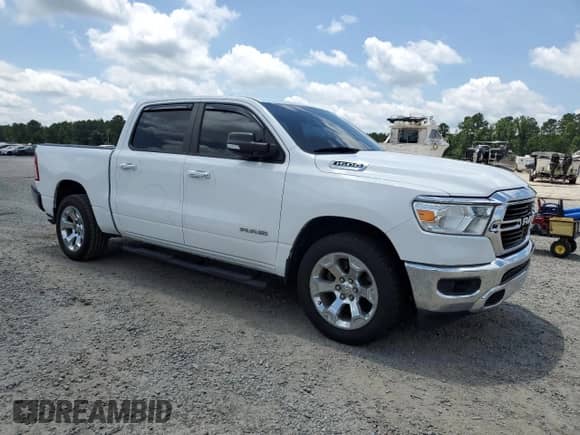 2020 Ram 1500 Big Horn z VIN 1C6RREFG6LN289012, wystawiony jako Copart lot #61009815 z przebiegiem 129 977 mil mil oraz Szkoda całkowita • Salvage title. Historia ofert i sprzedaży dostępna na DreamBid. Obrazek 4.