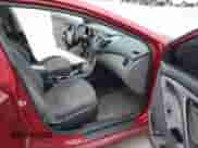 2015 Hyundai Elantra SE z VIN 5NPDH4AE4FH606148, wystawiony jako IAAI lot #43553112 z przebiegiem 141 357 mil mil oraz . Historia ofert i sprzedaży dostępna na DreamBid. Obrazek 5.