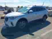 2018 Hyundai Santa Fe SE z VIN KM8SM4HFXJU261140, wystawiony jako IAAI lot #43258957 z przebiegiem 98 636 mil mil oraz . Historia ofert i sprzedaży dostępna na DreamBid. Obrazek 2.