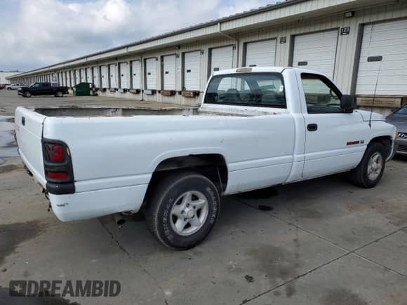 1998 Dodge 1500 z VIN 1B7HC16Y7WS618362, wystawiony jako Copart lot #72917534 z przebiegiem 262 178 mil mil oraz Szkoda całkowita • Salvage title. Historia ofert i sprzedaży dostępna na DreamBid. Obrazek 3.