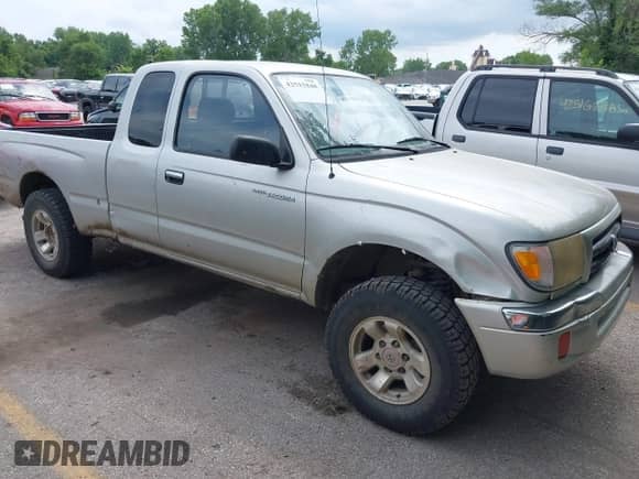 2000 Toyota Tacoma with VIN 4TAWM72N7YZ646025, listed as a IAAI auction lot 42515848 with 156,551 mi miles and . Bid and sale history available at DreamBid. Image 1.