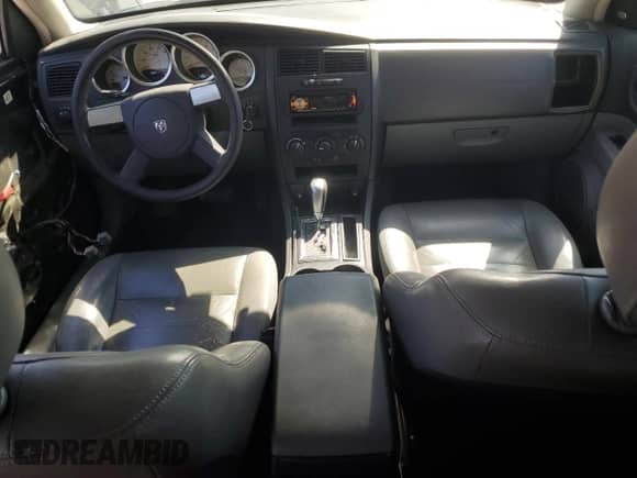 2005 Dodge Magnum SE with VIN 2D4FV48V15H617660, listed as a Copart auction lot 70591935 with 161,212 mi miles and Clean title. Bid and sale history available at DreamBid. Image 8.