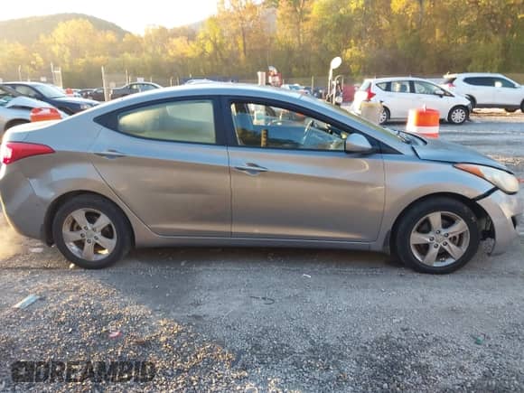 2013 Hyundai Elantra GLS с VIN KMHDH4AE0DU895818, выставлен на аукционе IAAI как лот 43436492 с пробегом 118 885 миль миль и . История ставок и продаж доступна на DreamBid. Изображение 14.