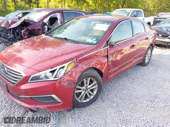 2016 Hyundai Sonata SE с VIN 5NPE24AF7GH390215, выставлен на аукционе IAAI как лот 42950202 с пробегом 161 362 миль миль и . История ставок и продаж доступна на DreamBid. Изображение 6.