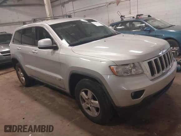 2011 Jeep Grand Cherokee 70th Anniversary with VIN 1J4RR4GG5BC571955, listed as a IAAI auction lot 42142924 with 251,814 mi miles and . Bid and sale history available at DreamBid. Image 1.
