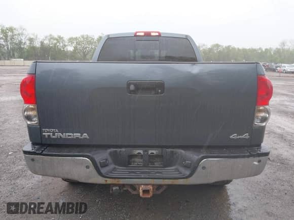 2008 Toyota Tundra Limited с VIN 5TBBV58198S501555, выставлен на аукционе IAAI как лот 42321052 с пробегом 248 154 миль миль и . История ставок и продаж доступна на DreamBid. Изображение 17.