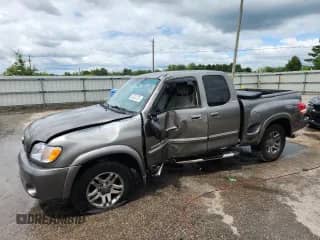 2003 Toyota Tundra Limited z VIN 5TBRT38113S345710, wystawiony jako Copart lot #63984725 z przebiegiem 273 258 mil mil oraz Szkoda całkowita • Salvage title. Historia ofert i sprzedaży dostępna na DreamBid. Obrazek 1.