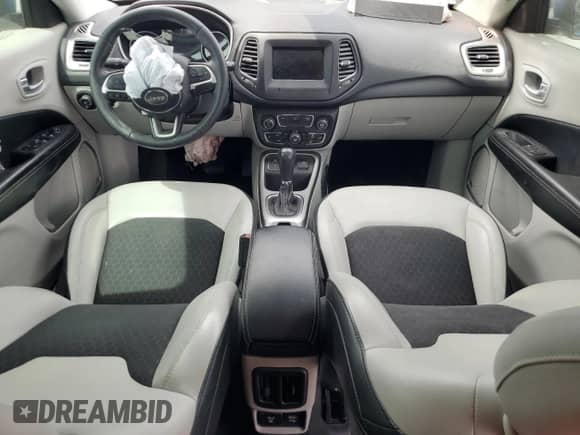 2018 Jeep Compass Latitude z VIN 3C4NJCBB9JT376848, wystawiony jako Copart lot #67680135 z przebiegiem 70 571 mil mil oraz Szkoda całkowita • Salvage title. Historia ofert i sprzedaży dostępna na DreamBid. Obrazek 8.