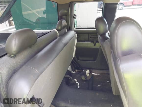 2005 Chevrolet Silverado 1500 Work Truck z VIN 1GCEC19XX5Z257107, wystawiony jako IAAI lot #42980405 z przebiegiem Nie podano mil oraz . Historia ofert i sprzedaży dostępna na DreamBid. Obrazek 8.