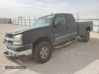 2003 Chevrolet Silverado 2500HD LT z VIN 1GCHK29133E107040, wystawiony jako Copart lot #47568605 z przebiegiem 251 654 mil mil oraz Szkoda całkowita • Salvage title. Historia ofert i sprzedaży dostępna na DreamBid. Obrazek 1.