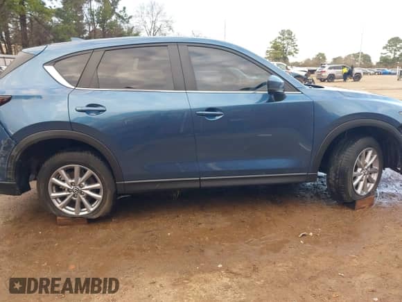 2023 Mazda CX-5 S Carbon Edition z VIN JM3KFBCM2P0235177, wystawiony jako IAAI lot #41209889 z przebiegiem 15 588 mil mil oraz . Historia ofert i sprzedaży dostępna na DreamBid. Obrazek 13.