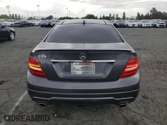 2012 Mercedes-Benz C 350 z VIN WDDGJ5HB3CF759697, wystawiony jako Copart lot #81832925 z przebiegiem 132 699 mil mil oraz Szkoda całkowita • Salvage title. Historia ofert i sprzedaży dostępna na DreamBid. Obrazek 6.