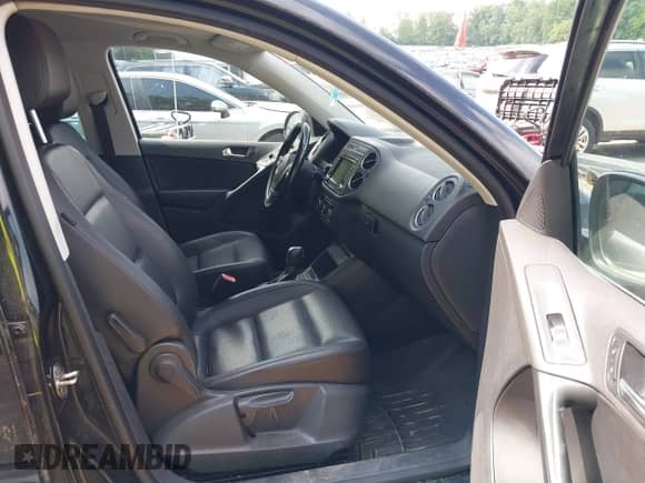 2012 Volkswagen Tiguan SE с VIN WVGBV7AX4CW548742, выставлен на аукционе IAAI как лот 42544512 с пробегом 169 916 миль миль и . История ставок и продаж доступна на DreamBid. Изображение 5.