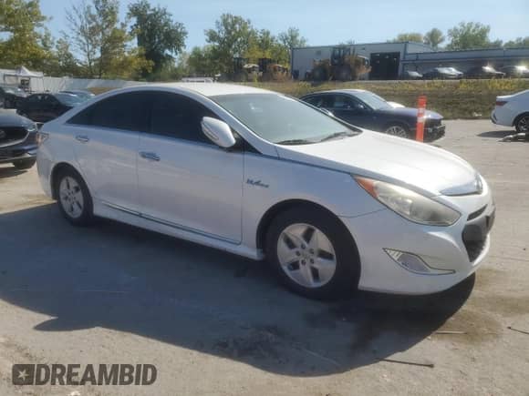 2011 Hyundai Sonata Hybrid z VIN KMHEC4A49BA017944, wystawiony jako Copart lot #85352715 z przebiegiem 116 731 mil mil oraz Czysty tytuł • Clean title. Historia ofert i sprzedaży dostępna na DreamBid. Obrazek 4.