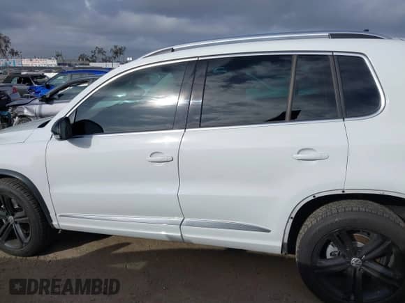 2017 Volkswagen Tiguan Sport с VIN WVGUV7AX8HW509698, выставлен на аукционе IAAI как лот 41705583 с пробегом 41 916 миль миль и . История ставок и продаж доступна на DreamBid. Изображение 15.