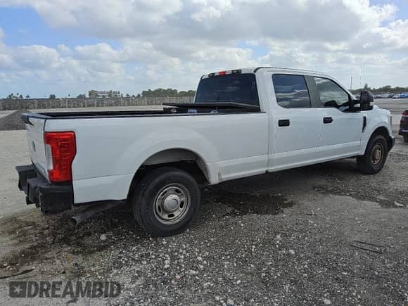 2018 Ford F-250 XL z VIN 1FT7W2A67JEC45748, wystawiony jako Copart lot #54447895 z przebiegiem 189 511 mil mil oraz Czysty tytuł • Clean title. Historia ofert i sprzedaży dostępna na DreamBid. Obrazek 3.