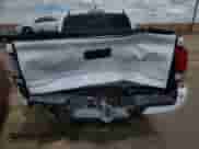 2018 Toyota Tacoma SR z VIN 3TMCZ5AN3JM164612, wystawiony jako Copart lot #70181335 z przebiegiem 134 510 mil mil oraz Szkoda całkowita • Salvage title. Historia ofert i sprzedaży dostępna na DreamBid. Obrazek 6.