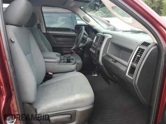 2018 Ram 1500 Tradesman z VIN 1C6RR6FG1JS325001, wystawiony jako Copart lot #80193395 z przebiegiem 100 575 mil mil oraz Szkoda całkowita • Salvage title. Historia ofert i sprzedaży dostępna na DreamBid. Obrazek 7.