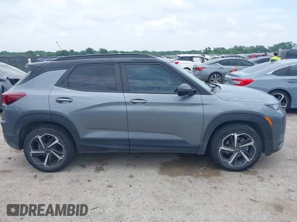 2021 Chevrolet TrailBlazer RS z VIN KL79MTSLXMB180082, wystawiony jako IAAI lot #42420266 z przebiegiem 49 514 mil mil oraz . Historia ofert i sprzedaży dostępna na DreamBid. Obrazek 13.
