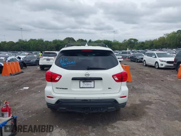 2019 Nissan Pathfinder S z VIN 5N1DR2MN2KC623545, wystawiony jako IAAI lot #43303123 z przebiegiem 122 660 mil mil oraz . Historia ofert i sprzedaży dostępna na DreamBid. Obrazek 16.