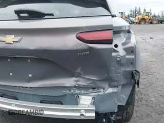 2024 Chevrolet Blazer EV eAWD LT z VIN 3GNKDBRJ0RS266829, wystawiony jako IAAI lot #41598011 z przebiegiem 2 578 mil mil oraz . Historia ofert i sprzedaży dostępna na DreamBid. Obrazek 6.