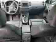 2017 Volkswagen Tiguan с VIN WVGMV7AX6HK002838, выставлен на аукционе Copart как лот 64211654 с пробегом 85 386 миль миль и Списание • Salvage title. История ставок и продаж доступна на DreamBid. Изображение 8.