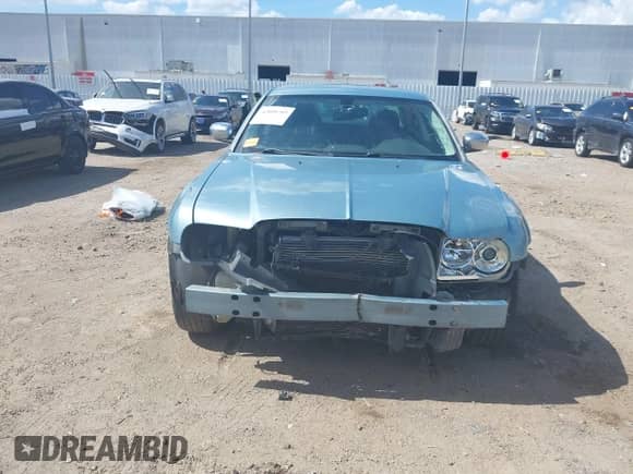 2008 Chrysler 300 C Hemi with VIN 2C3KA63H98H169682, listed as a IAAI auction lot 42808789 with 278,297 mi miles and . Bid and sale history available at DreamBid. Image 13.