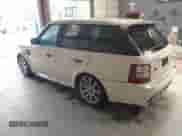 2009 Land Rover Range Rover Sport SC z VIN SALSH23439A212449, wystawiony jako IAAI lot #43563958 z przebiegiem 184 205 mil mil oraz . Historia ofert i sprzedaży dostępna na DreamBid. Obrazek 3.