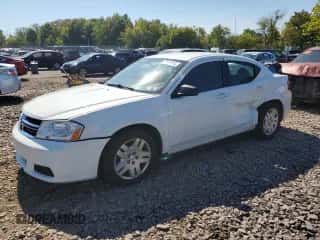 2013 Dodge Avenger SE z VIN 1C3CDZAB3DN730830, wystawiony jako Copart lot #70456914 z przebiegiem 140 616 mil mil oraz Szkoda całkowita • Salvage title. Historia ofert i sprzedaży dostępna na DreamBid. Obrazek 1.