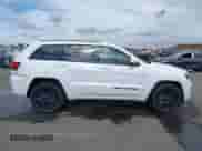 2018 Jeep Grand Cherokee Altitude z VIN 1C4RJFAG1JC337179, wystawiony jako IAAI lot #43426612 z przebiegiem 82 468 mil mil oraz . Historia ofert i sprzedaży dostępna na DreamBid. Obrazek 13.